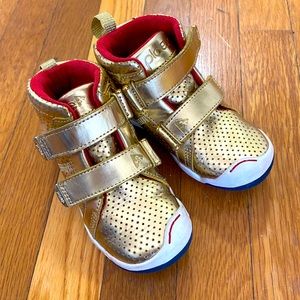 Like new Plae Max gold Sz 9